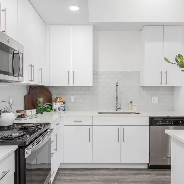 Rockpoint Apartments - Fully Equipped Kitchen with Modern Appliances and Lemon Plant  Rockpoint Apartments - Fully Equipped Kitchen with Modern Appliances and Lemon Plant