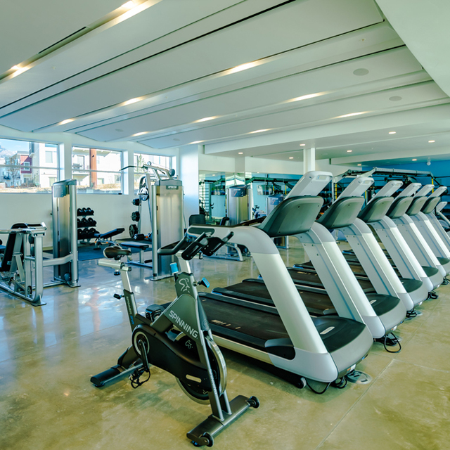 Rockpoint Apartment - State-Of-The-Art Workout Facility Rockpoint Apartment - State-Of-The-Art Workout Facility