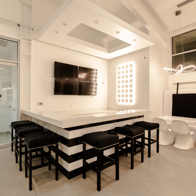 Rockpoint Apartments - Business Lounge with Televsions  Rockpoint Apartments - Business Lounge with Televsions