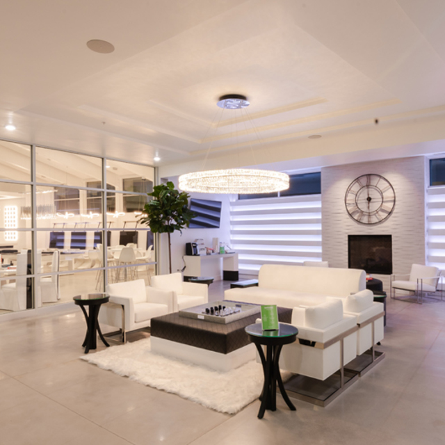 Rockpoint Apartment Homes - Clubhouse and Luxury Lounge Area with Fireplace and Huge Wall Clock Rockpoint Apartment Homes - Clubhouse and Luxury Lounge Area with Fireplace and Huge Wall Clock